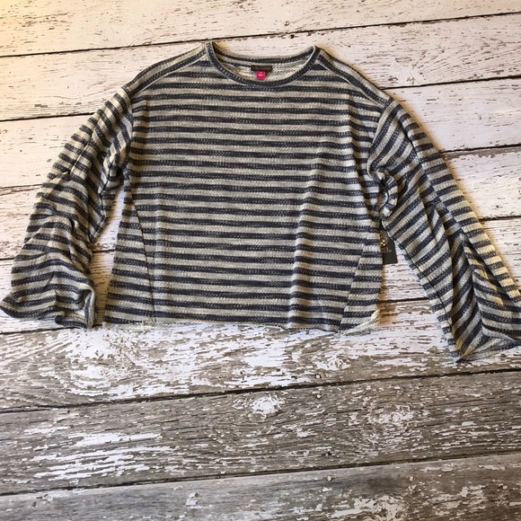 Vince Camuto Top - Picture 3 of 7